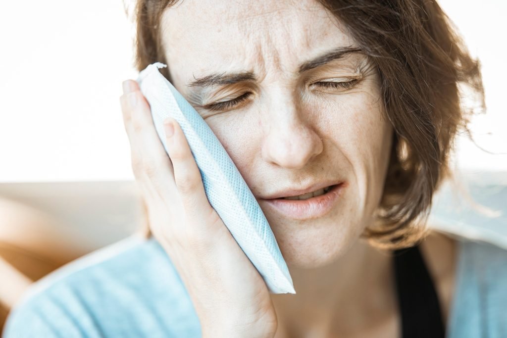 Reduce Wisdom Tooth Pain Using An Ice Pack for Cold Compress